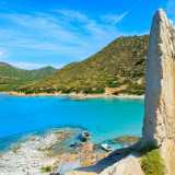 Spiaggia di Punta Molentis � Situata sull'estrema punta a sud-est della Sardegna, questa spiaggia offre paesaggi �caraibici� con le sue acque cristalline e la variegata fauna marina